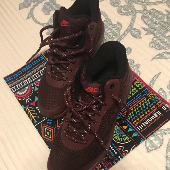 Sneakers - Picture 3 of 4